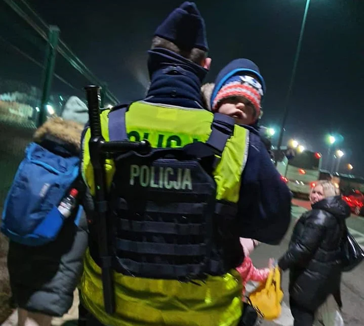 Policjanci, celnicy, pogranicznicy, ratownicy, strażacy - ich służba jest nieoceniona. Tak wygląda praca mundurowych na granicy z Ukrainą [ZDJĘCIA, WIDEO] - Zdjęcie główne