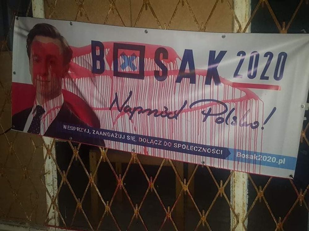 W Jaśle dewastują banery kandydata Konfederacji! - Zdjęcie główne