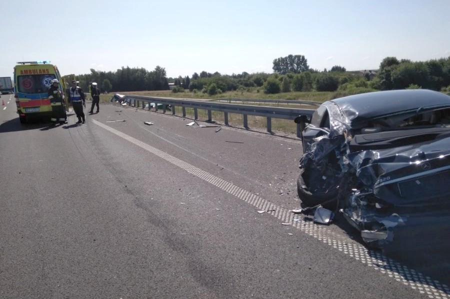 Awaria aut powodem wypadku na A4? Utrudnienia! [FOTO] - Zdjęcie główne