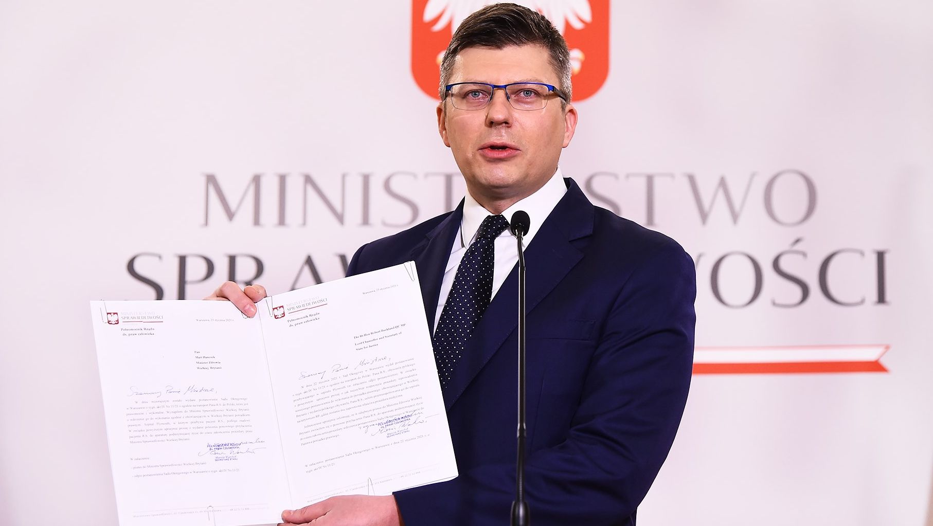 Minister rodem z Podkarpacia interweniuje i walczy o życie Polaka umierającego w Wielkiej Brytanii [VIDEO] - Zdjęcie główne