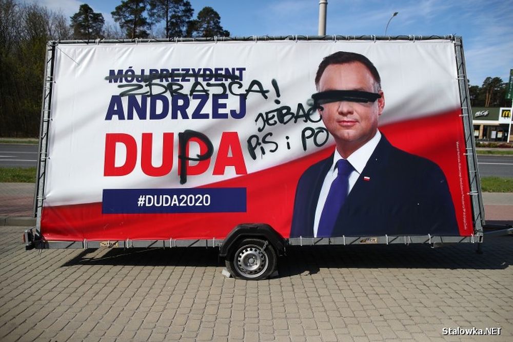 ZDRAJCA. DU*A. Wandale zniszczyli plakat wyborczy prezydenta! [FOTO] - Zdjęcie główne