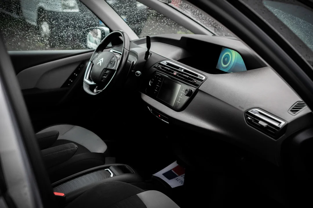 Samochody: Fiat Linea 2009 o wartość 12 tys. zł - współwłaściciel, małżeńska wspólność majątkowa. Citroen C3 Aircross z 2020 roku - współwłaściciel, małżeńska wspólność majątkowa - wartość: 82100 zł.