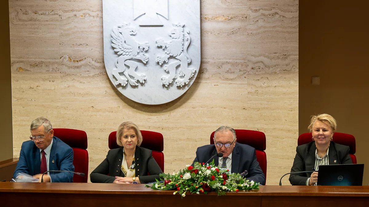 Rekordowy budżet Podkarpacia na 2025 rok. Ponad połowa pójdzie na inwestycje - Zdjęcie główne