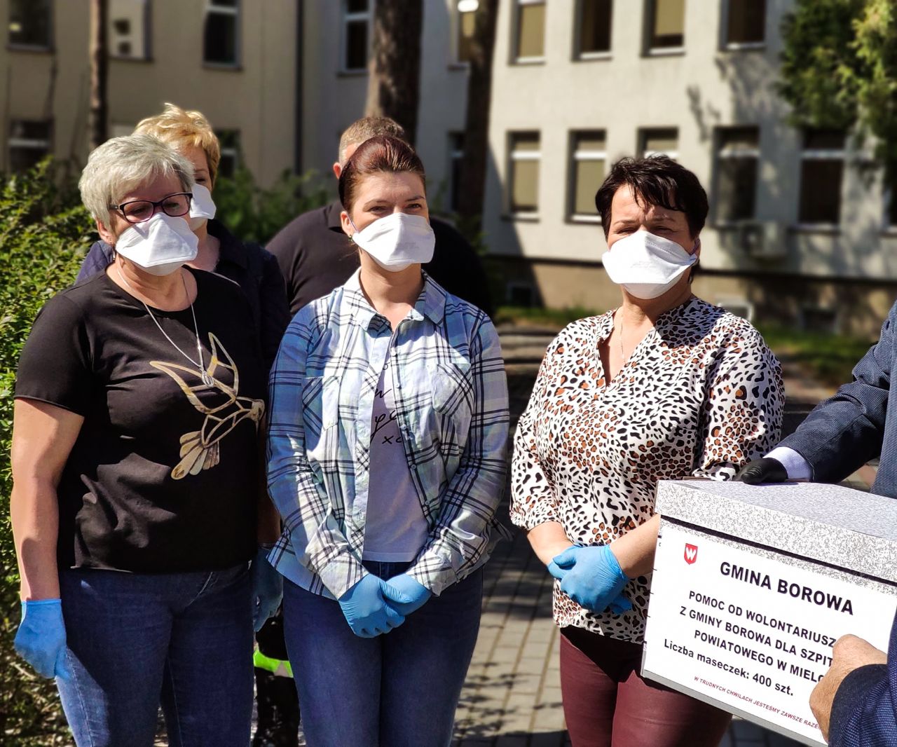 Gospodynie wsparły szpital 400 maseczkami [FOTO VIDEO] - Zdjęcie główne