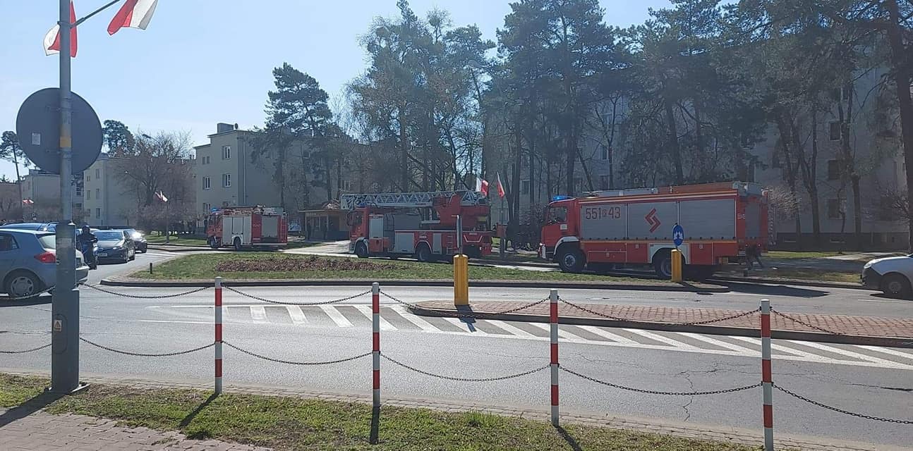 Chłopak siedział na parapecie w samej bieliźnie. Chciał popełnić samobójstwo! [ZDJĘCIA] - Zdjęcie główne