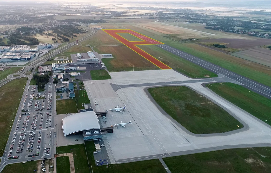 Lotnisko Rzeszów - Jasionka przed dużą szansą europejskiego finansowania na rozbudowę drogi kołowania i pasa startowego [WIZUALIZACJA] - Zdjęcie główne