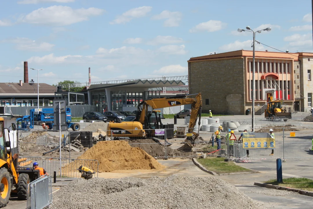 Dworzec PKP wielkim placem budowy. Powstaje Rzeszowskie Centrum Komunikacyjne [ZDJĘCIA] - Zdjęcie główne