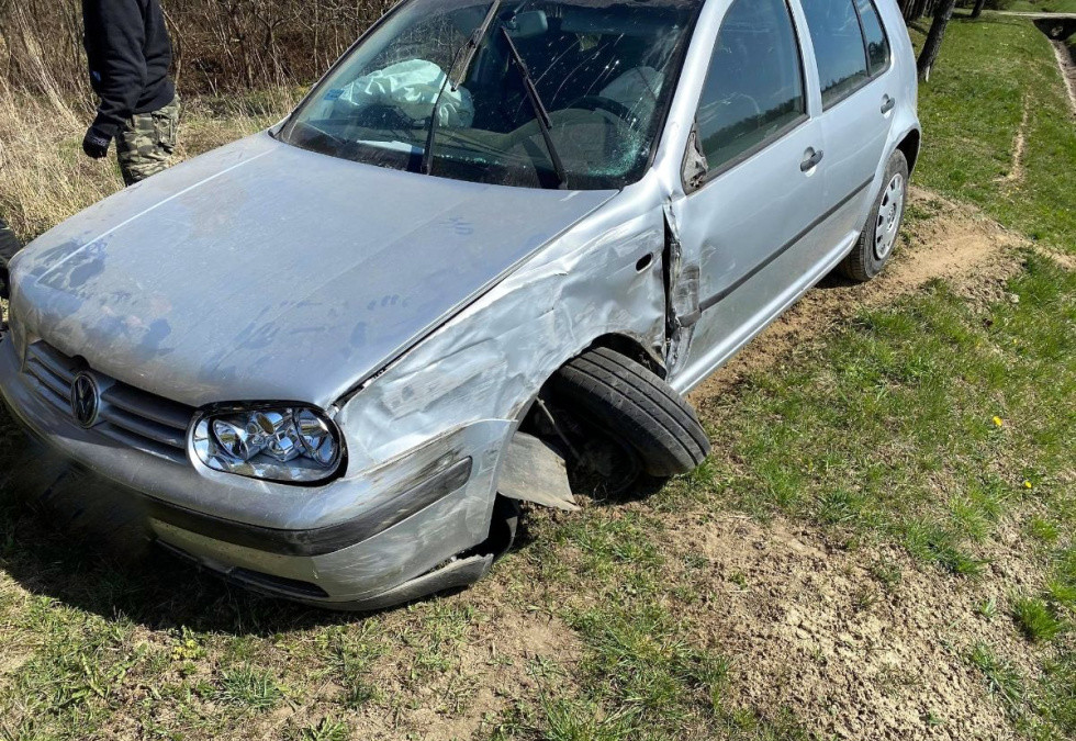 Pijany kierowca wypadł z drogi i zderzył się z BMW [FOTO] - Zdjęcie główne