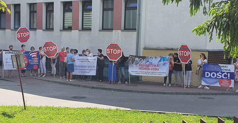 Protest przed szpitalem w Tarnobrzegu.