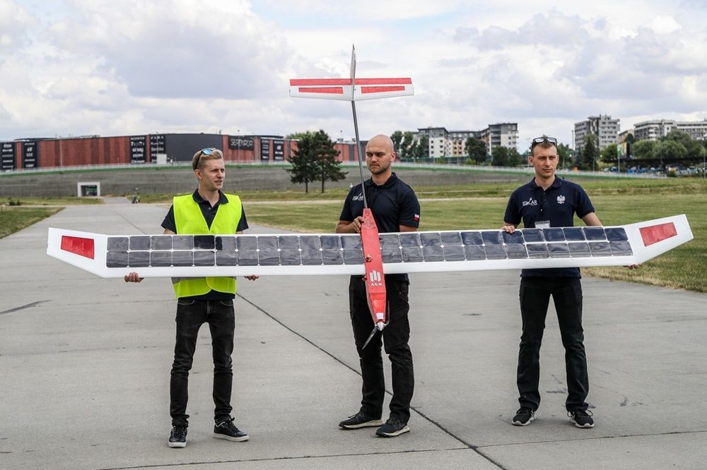 To oni stworzyli bezzałogowy samolot solarny [FOTO] - Zdjęcie główne