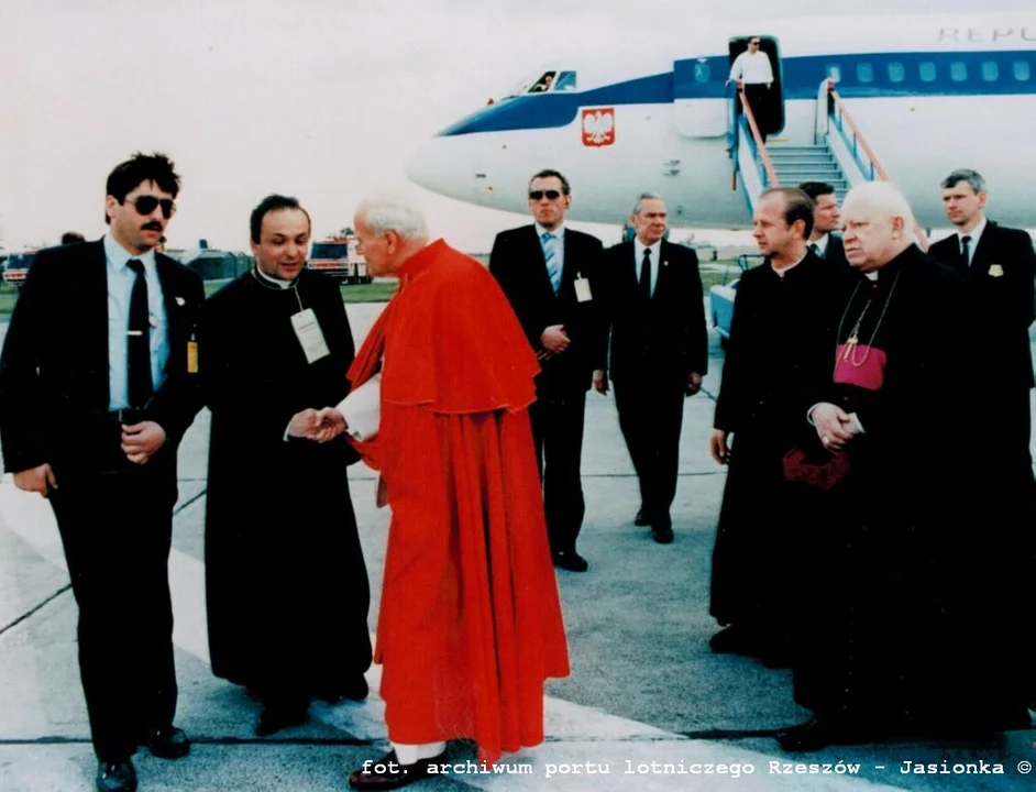 Mija 31 lat od pobytu Jana Pawła II w Rzeszowie. Wspominamy wizyty Ojca Świętego w Polsce. Zobacz archiwalne zdjęcia - Zdjęcie główne