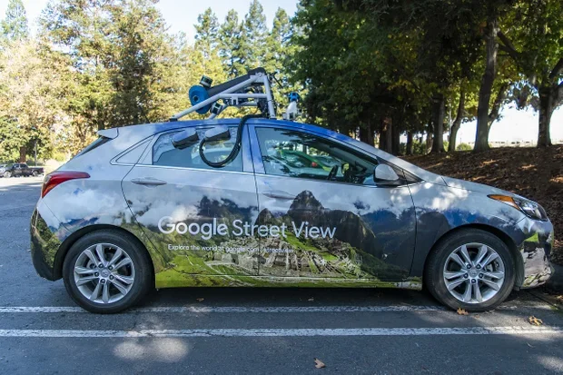 Auto Google Street View zabłądziło i zakopało się w błocie. To wszystko na jednej z podkarpackich dróg [ZDJĘCIA] - Zdjęcie główne