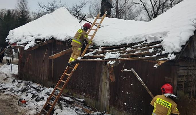 Dach domu zawalił się pod ciężarem śniegu! [ZDJĘCIA] - Zdjęcie główne