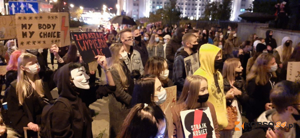 Strajk Kobiet w całym kraju! W Warszawie nie jest spokojnie! [VIDEO, FOTO] - Zdjęcie główne