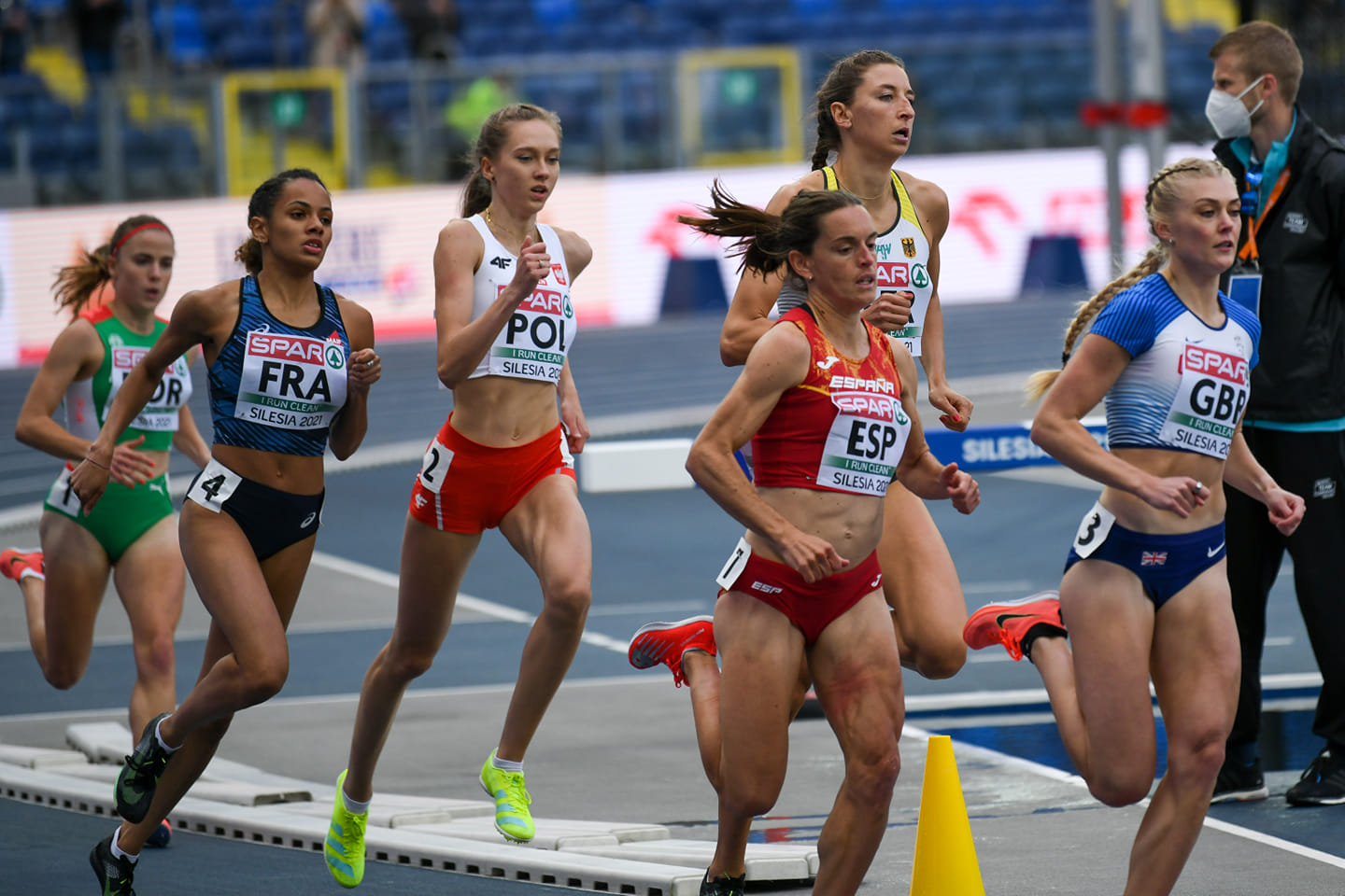 Angelika Sarna - wychowanka KKS Victoria Stalowa Wola, bieg na 800 metrów