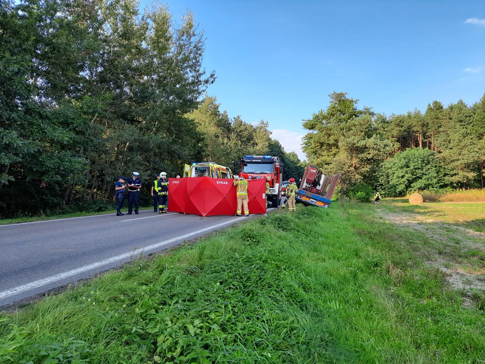 ŚMIERĆ na drodze! Kobieta potrącona przez pojazd ciężarowy! [ZDJĘCIA, AKTUALIZACJA] - Zdjęcie główne