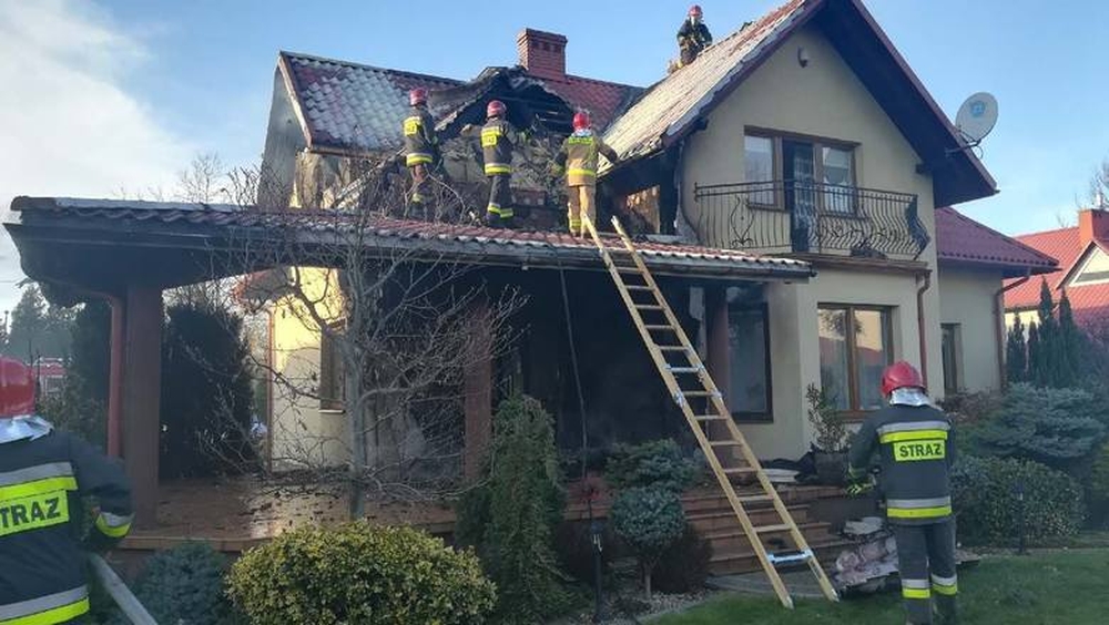 POŻAR. Ratował dobytek życia. Sam trafił do szpitala - Zdjęcie główne