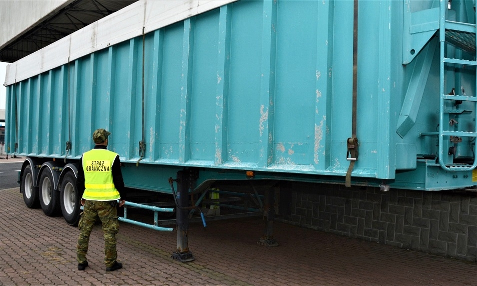 Nie wywieźli quada, naczepy i mercedesa na Ukrainę - Zdjęcie główne