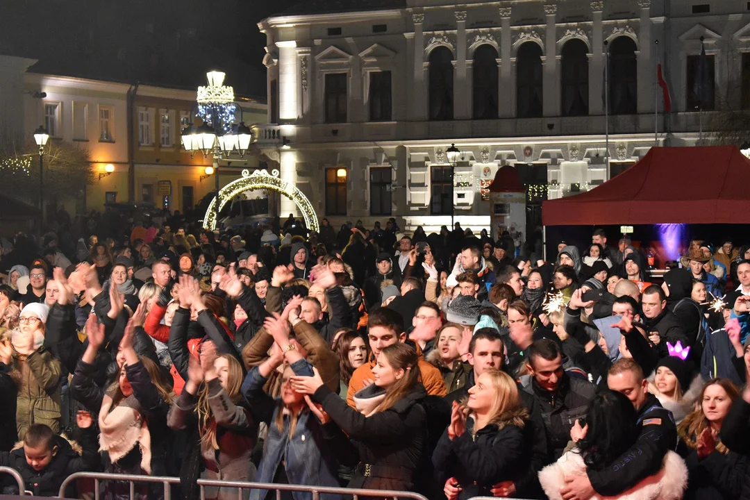 Powitanie 2018 roku na sanockim Rynku.