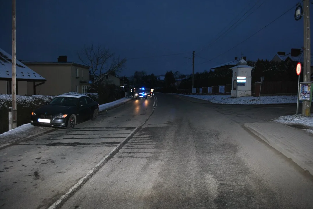 Kierowca bmw potrącił 10-latkę w Czudcu! Dziewczynka trafiła do szpitala - Zdjęcie główne