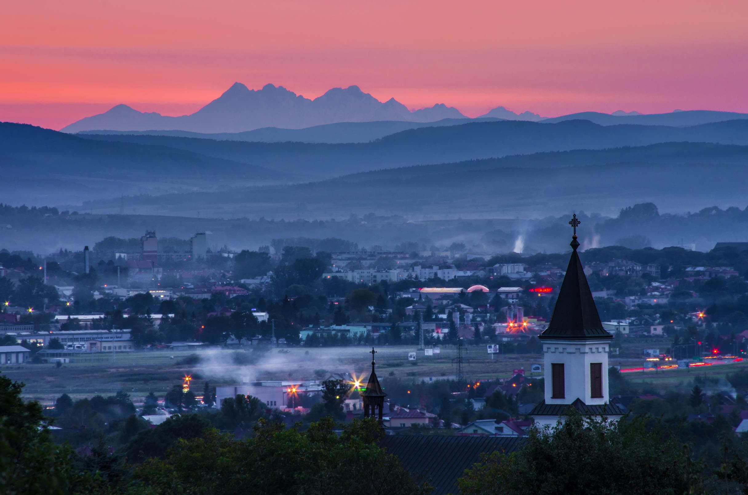 Zachód Księżyca, a w tle Tatry. To wszystko widziane z Podkarpacia [ZOBACZ ZDJĘCIE] - Zdjęcie główne