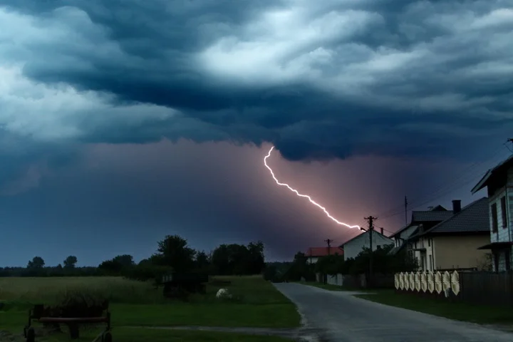 Na Podkarpacie nadciągają burze. Alert został przedłużony [RADAR ONLINE] - Zdjęcie główne