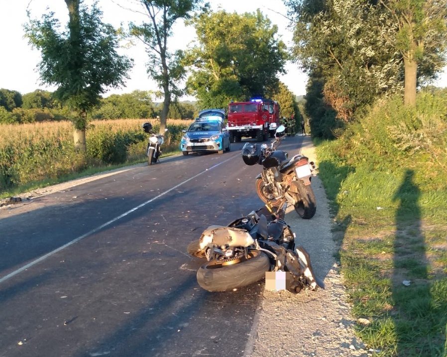 TRAGEDIA NA DRODZE! Motocyklista wjechał w tył ciągnika!  - Zdjęcie główne