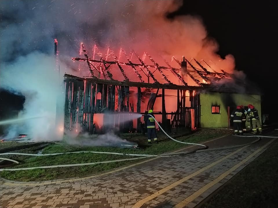 Zwierzęta zginęły w pożarze stodoły. Strażacy walczyli z ogniem - Zdjęcie główne