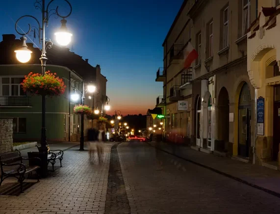 Ciemno na ulicach. W Krośnie zdecydowano się wyłączyć nocne oświetlenie - Zdjęcie główne