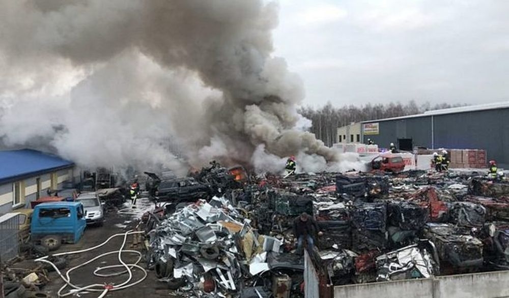 Aż 50 aut poszło z dymem! - Zdjęcie główne