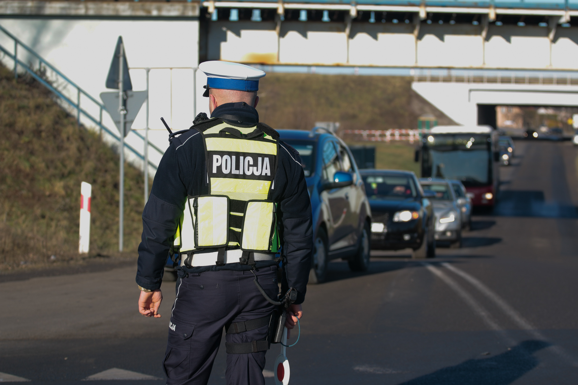 Sznur samochodów czekających na odprawę liczy kilka kilometrów