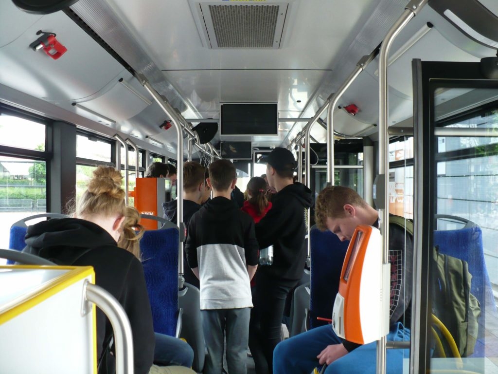 Bezpłatna komunikacja w Rzeszowie dla uczniów. Co należy zrobić?  - Zdjęcie główne