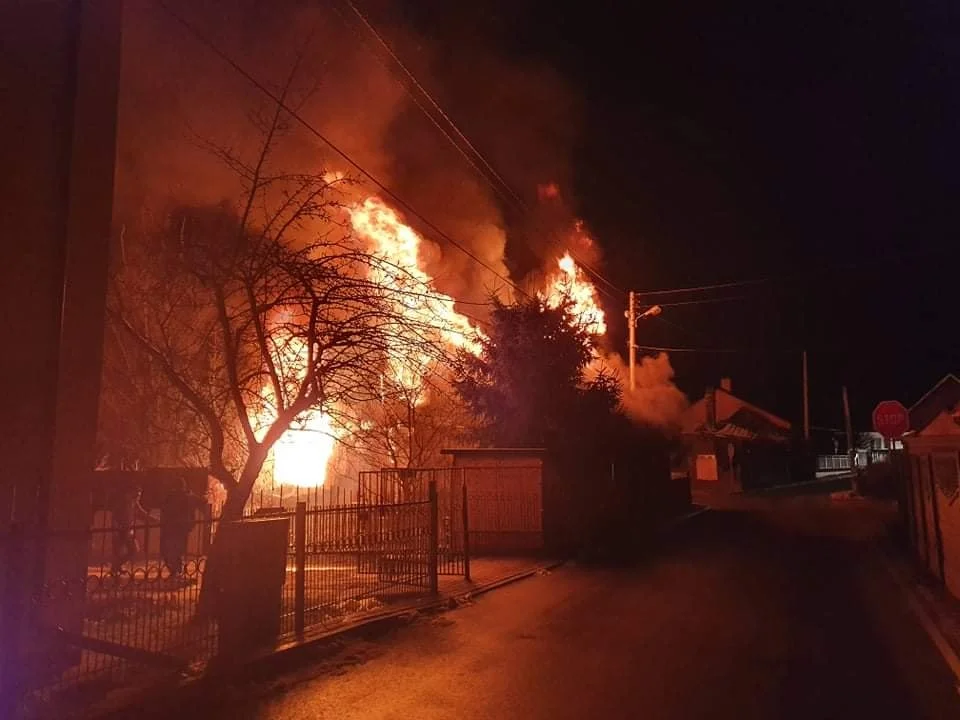 Potężny pożar domu w Rudniku nad Sanem! Akcja gaśnicza trwała kilka godzin [ZDJĘCIA] - Zdjęcie główne