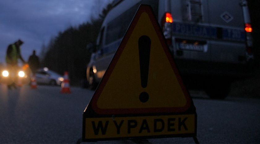 Nastolatek WBIEGŁ pod samochód! - Zdjęcie główne
