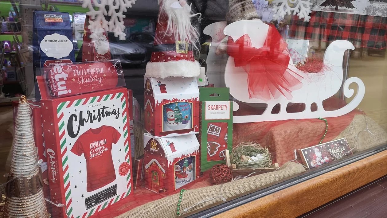 Świąteczne witryny sklepów. Czym kuszą klientów przed świętami Bożego Narodzenia? [ZDJĘCIA] - Zdjęcie główne