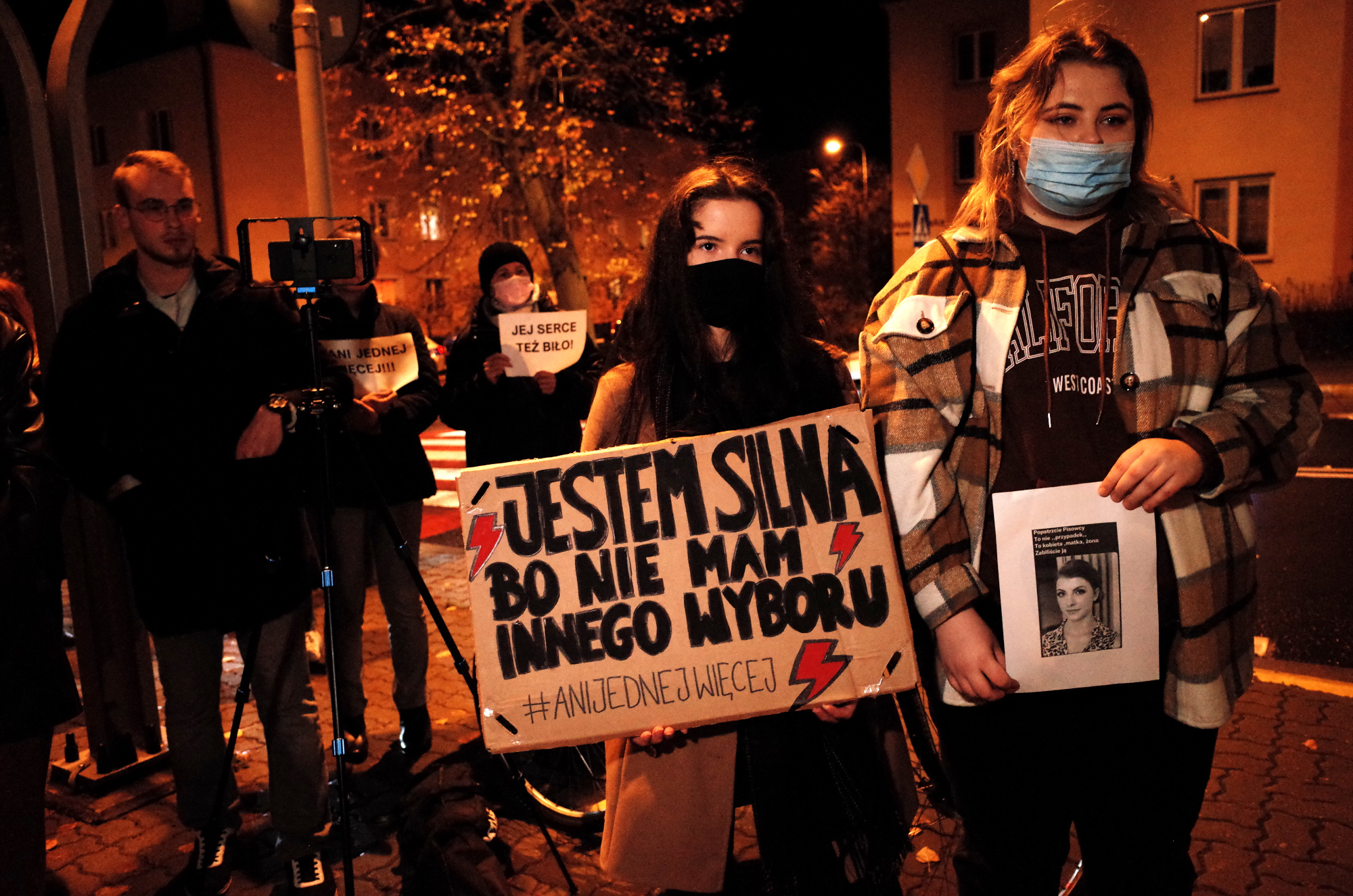 "Ani jednej więcej!" Kilkadziesiąt osób protestowało pod siedzibą PiS w Rzeszowie [ZDJĘCIA] - Zdjęcie główne
