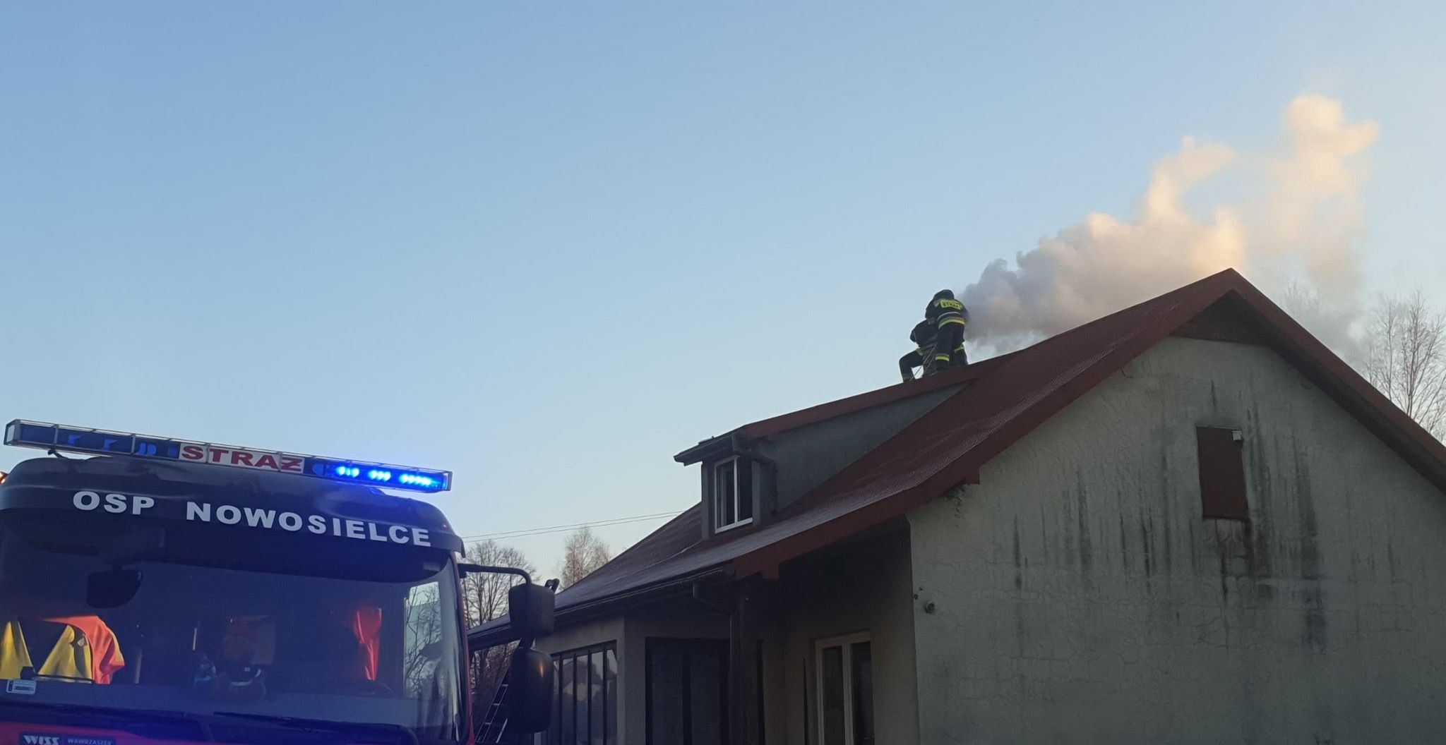 Pożar sadzy jest zawsze groźny! Akcja strażaków w powiecie sanockim [VIDEO, FOTO] - Zdjęcie główne