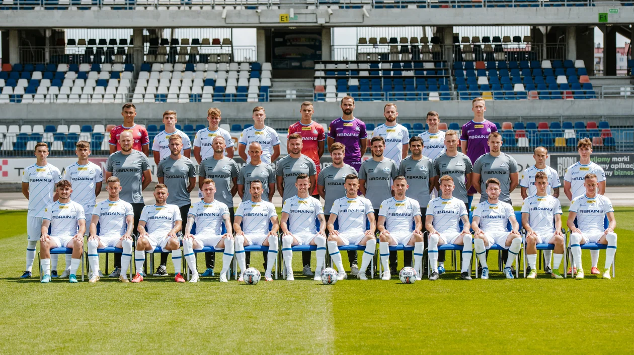 Stal Rzeszów przed startem Fortuna 1. Ligi. Poznaj kadrę i sztab szkoleniowy beniaminka z Podkarpacia. Biało-niebiescy są głodni zwycięstw [ZDJĘCIA] - Zdjęcie główne