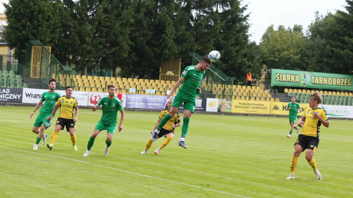 Trzecia liga, grupa IV: Tylko punkt na koniec sezonu. Siarka Tarnobrzeg wypuściła z rąk wygraną ze Świdniczanką [ZDJĘCIA] - Zdjęcie główne