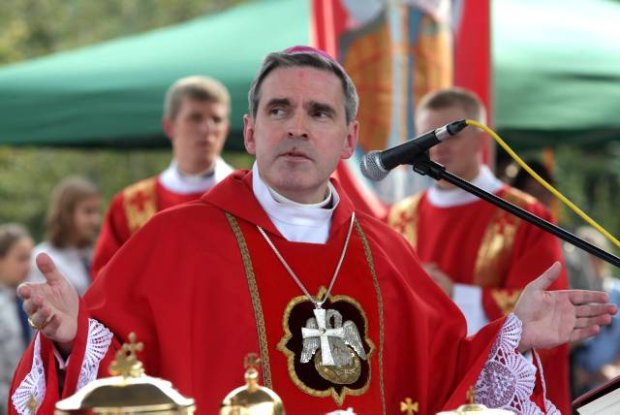 Zakażony COVID-19 biskup sandomierski apeluje do wiernych - Zdjęcie główne