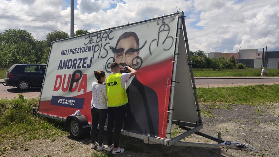 Baner Andrzej Dudy w bazgrołach! Trwa wyborcza wojenka w Przemyślu! [FOTO] - Zdjęcie główne