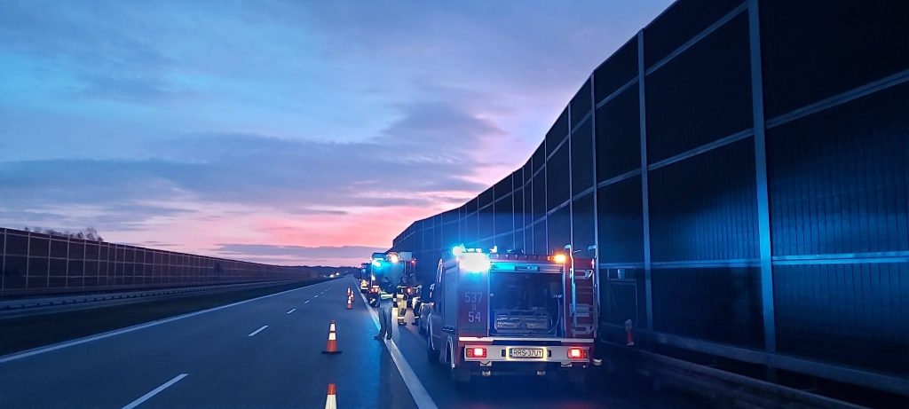 Rozbił auto o ciężarówkę na autostradzie A4 - Zdjęcie główne