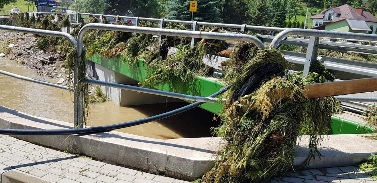 Drogi, mosty, chodniki - zniszczone! Szokujące relacje z terenów zalanych na Podkarpaciu [FOTO] - Zdjęcie główne