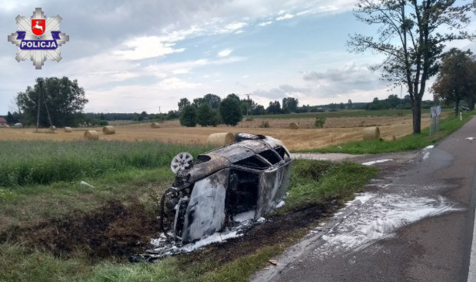 Samochód w ogniu  - Zdjęcie główne