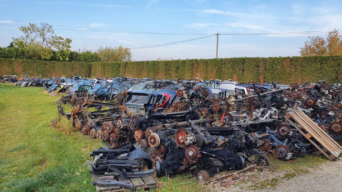 Służby zatrzymały 37-letniego pasera z Lubziny. Posiadał części ze skradzionych samochodów
