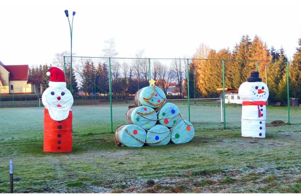 Świąteczne dekoracje z siana przy trasie w Bieszczady! - Zdjęcie główne