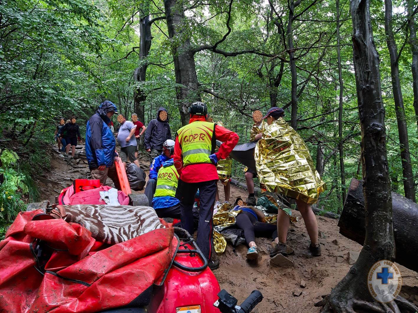 Kobieta złamała nogę na górskiej ścieżce w Bieszczadach. Przyleciał śmigłowiec [FOTO] - Zdjęcie główne