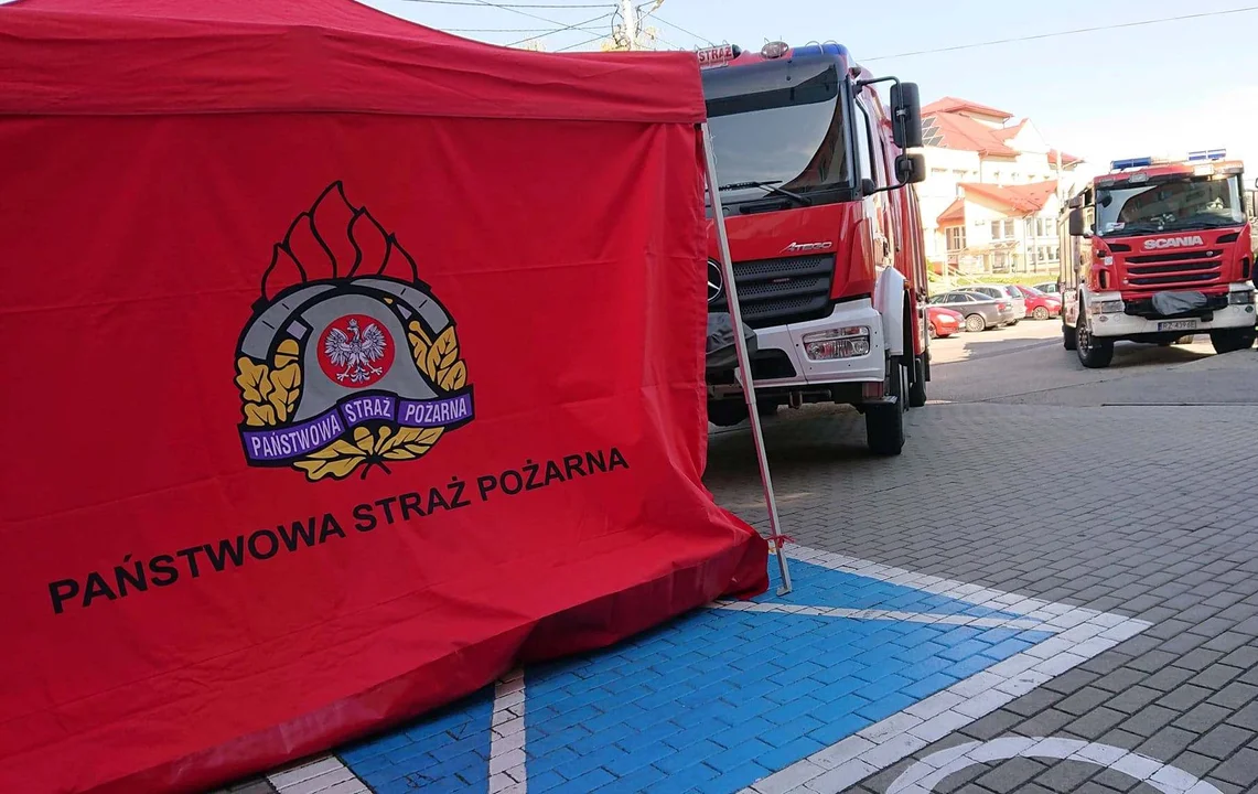 Do szkół na Podkarpaciu wpłynęły e-maile o podłożonych ładunkach wybuchowych. W Świlczy ewakuowano ponad 300 osób - Zdjęcie główne