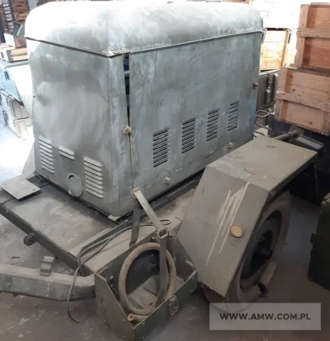 Elektrownia oświetleniowa EO-4 z zespołem spalinowo - eklektycznym PAB 4-1/230/P (na przyczepie 1-osiowej, 0,5 t, 4 kW, 230 V, 50 Hz, z częściowym wyposażeniem). Cena: 2000 zł