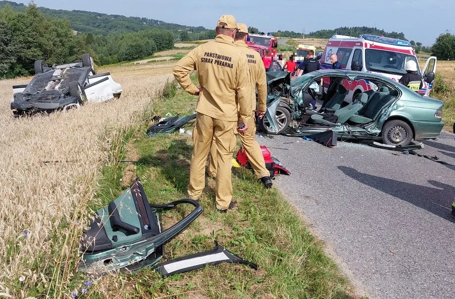 Czołowe zderzenie dwóch BMW w miejscowości Mała! Nie żyje jedna osoba! - Zdjęcie główne